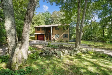 15 Circlewood Dr, Coventry, RI 02816