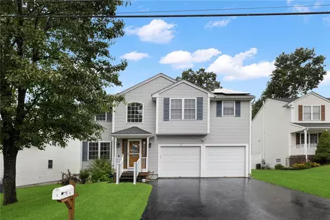 13 Amanda Dr, Cumberland, RI 02864