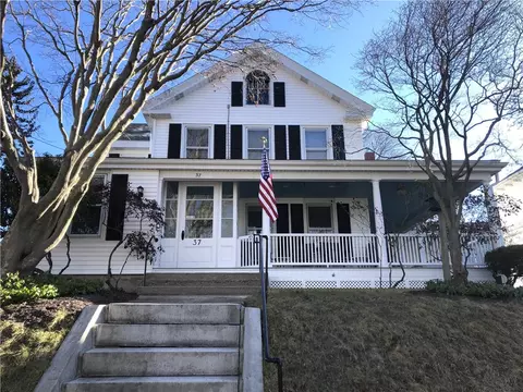 37 Summer St, Westerly, RI 02891