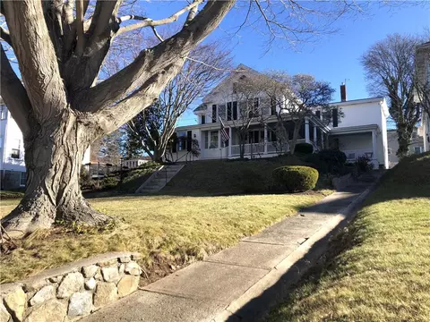 37 Summer St, Westerly, RI 02891 photo 3