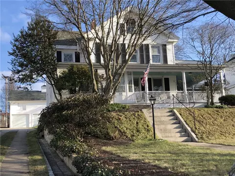 37 Summer St, Westerly, RI 02891 photo 2
