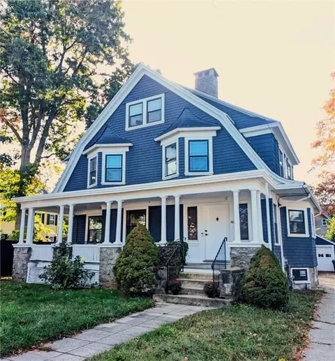 46 Circuit Dr, Cranston, RI 02905