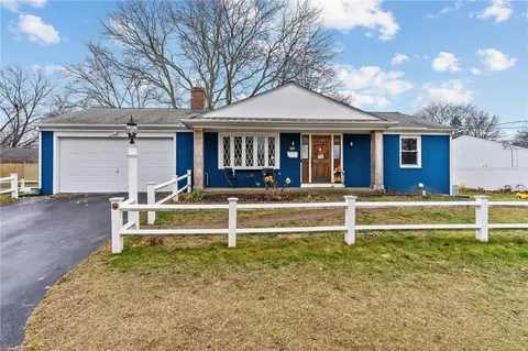 147 Glenrose Dr, East Providence, RI 02915