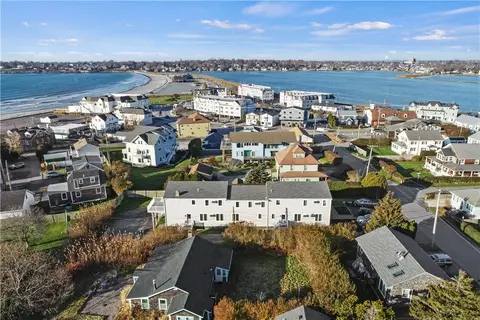 31 Briarwood Ave, Middletown, RI 02842