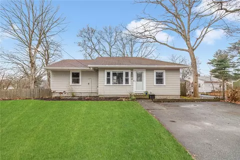 30 Overview Dr, Coventry, RI 02816