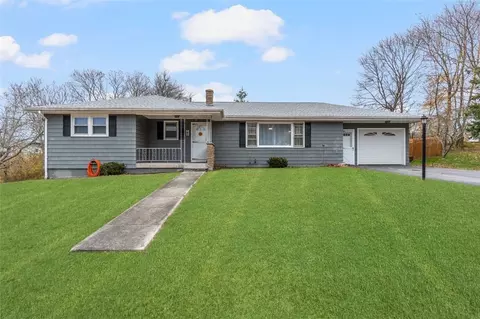 2 Mathew Rd, Tiverton, RI 02878