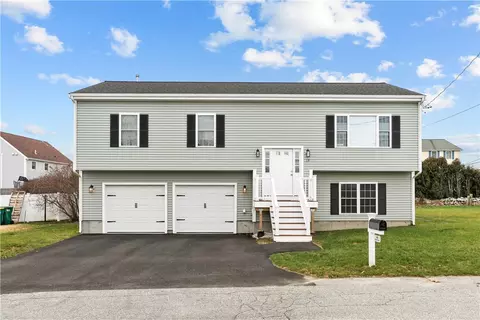 19 Hillside Rd, Portsmouth, RI 02871