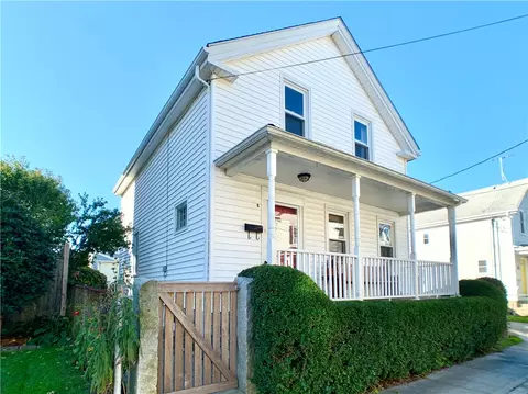 6 Lucas Ave, Newport, RI 02840