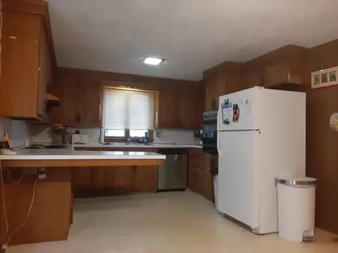 230 Douglas Rd, Warwick, RI 02886 photo 3