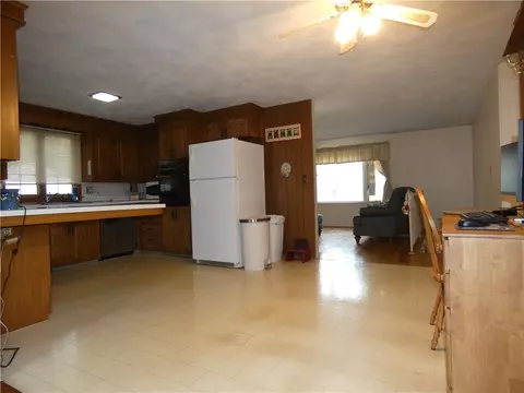 230 Douglas Rd, Warwick, RI 02886 photo 4