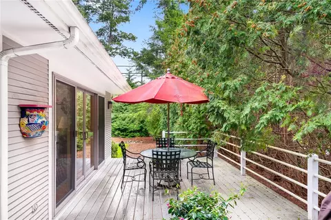 36 Oyster Pt, Warren, RI 02885 photo 5