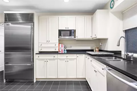 36 Oyster Pt, Warren, RI 02885 photo 10