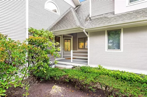 36 Oyster Pt, Warren, RI 02885