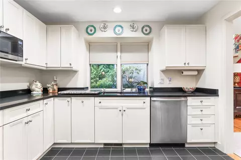 36 Oyster Pt, Warren, RI 02885 photo 9