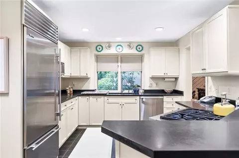 36 Oyster Pt, Warren, RI 02885 photo 8