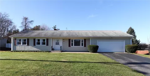 47 Brown Ter, Portsmouth, RI 02871