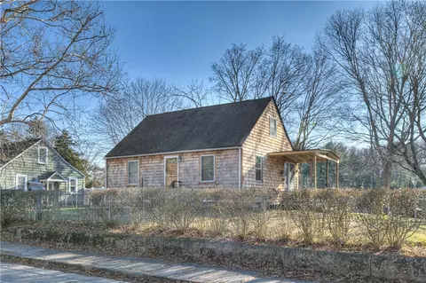 88 School St, North Kingstown, RI 02852