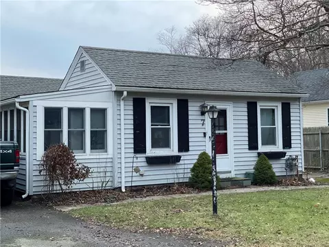 7 Harcourt Ave, South Kingstown, RI 02879