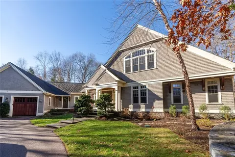 29 Breakwater Ln, North Kingstown, RI 02852