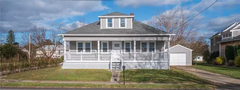 592 Green End Ave, Middletown, RI 02842