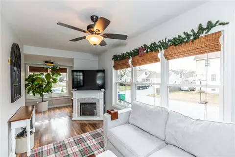 22 Alpine St, Warwick, RI 02889 photo 8