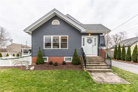 22 Alpine St, Warwick, RI 02889 photo 2