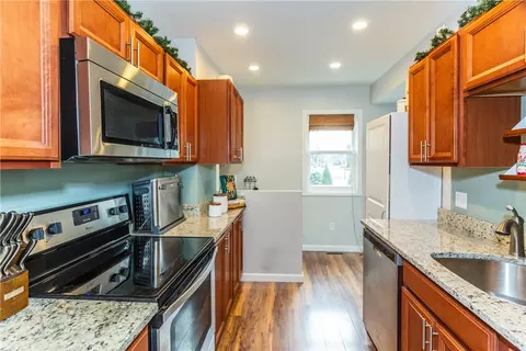 22 Alpine St, Warwick, RI 02889 photo 16