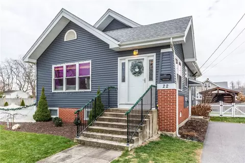 22 Alpine St, Warwick, RI 02889