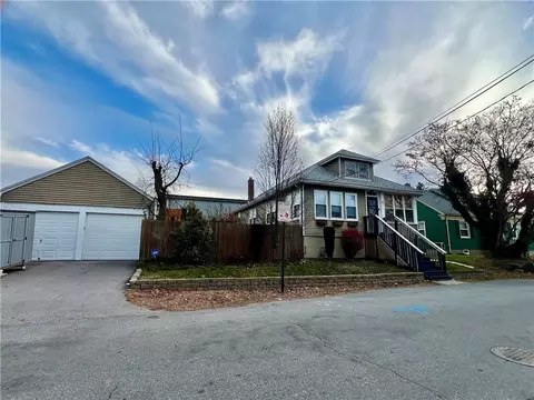 10 Pensaukee Ave, North Providence, RI 02911