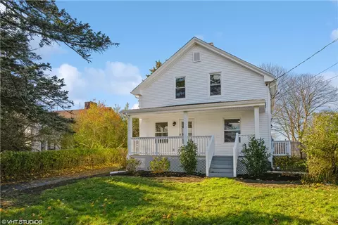 1322 E Main Rd, Portsmouth, RI 02871