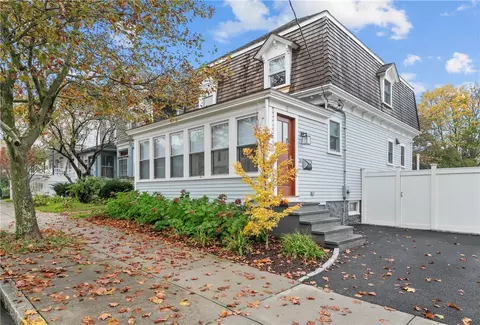 5 Narragansett Ave, Newport, RI 02840