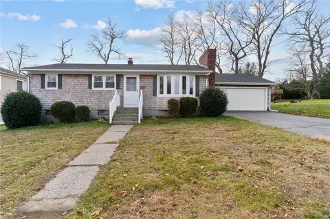 105 Fir Ave, Tiverton, RI 02878