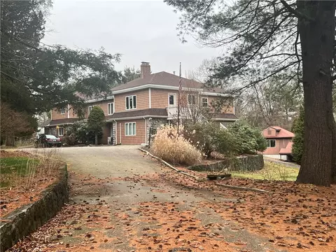 83 Winsor Ave, Johnston, RI 02919