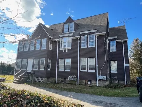 66 County Rd, Barrington, RI 02806