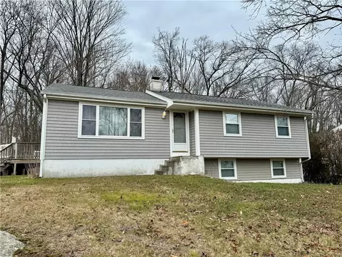 34 Meadowbrook Dr, Cumberland, RI 02864