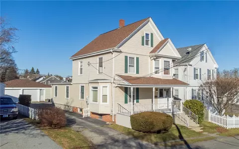 11 Robinson St, Newport, RI 02840