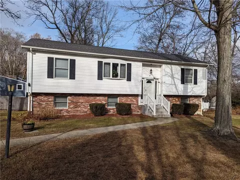 75 Steere Dr, Johnston, RI 02919