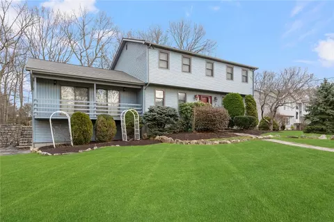 164 Thunder Trl, Cranston, RI 02921 photo 2