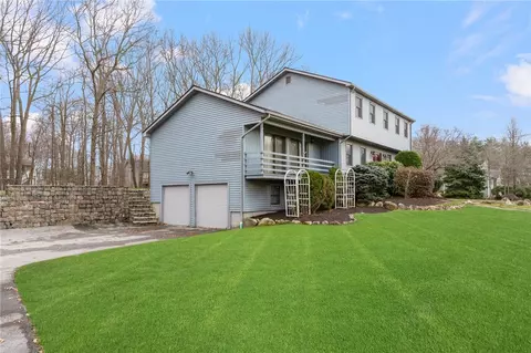 164 Thunder Trl, Cranston, RI 02921 photo 3