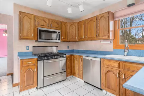 164 Thunder Trl, Cranston, RI 02921 photo 11