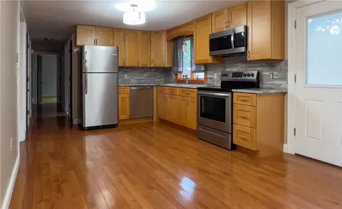 78 Plainfield Pike, Foster, RI 02825