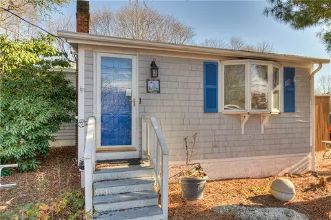 274 Main Rd, Portsmouth, RI 02871