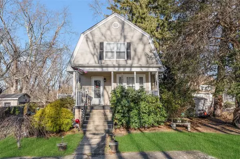 27 Bellefont St, Cranston, RI 02905