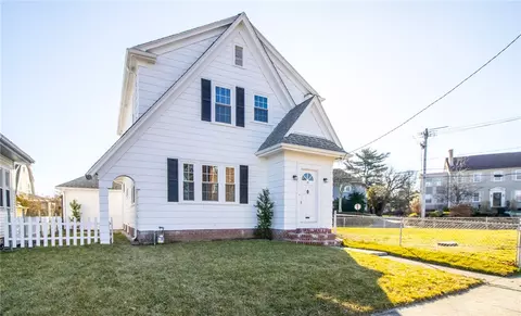 186 Bluff Ave, Cranston, RI 02905
