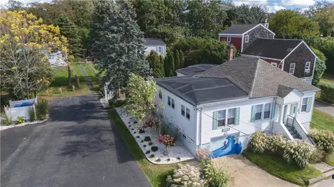 109 Aquidneck Ave, Middletown, RI 02842