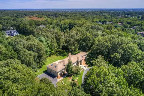 33 Dennell Dr, Lincoln, RI 02865