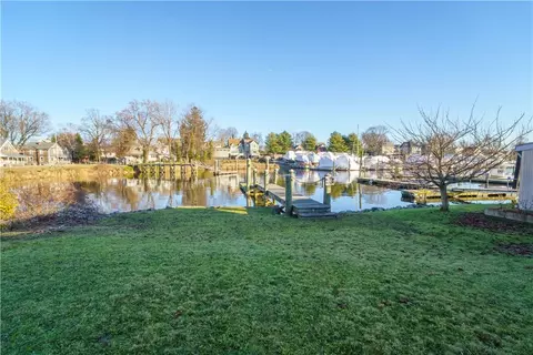 6 Springwood St, Cranston, RI 02905
