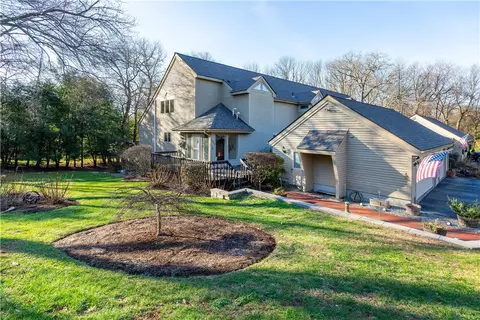 135 Pine Glen Dr, East Greenwich, RI 02818