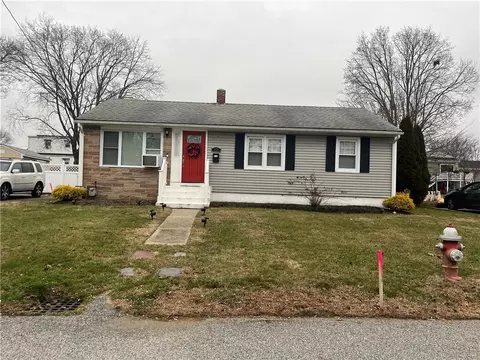47 Marblehead St, Warwick, RI 02889