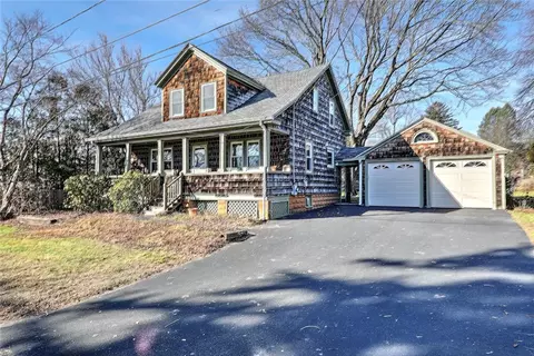 121 Markwood Dr, Barrington, RI 02806